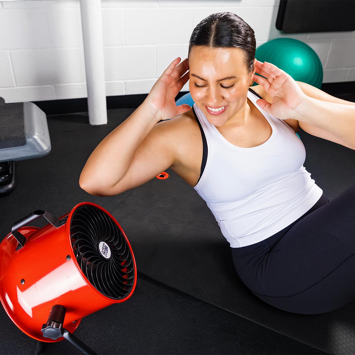 The small design of the HVFF 10T is easy to use even in the cramped corners of a gym.